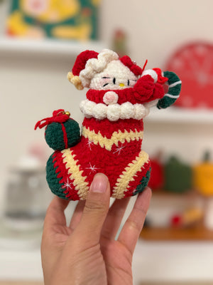 Free Pattern-Kitty Hiding in a Christmas Stocking
